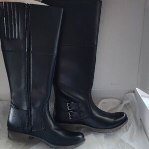 Elegant Black Knee-High Heeled Boots